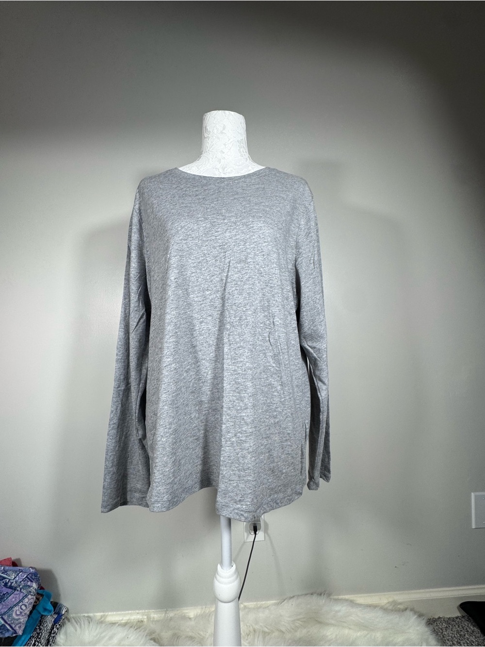 Time and Tru Light Gray Long Sleeve Crewneck Top